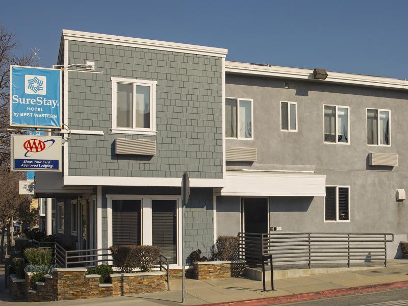 exterior of SureStay Santa Monica hotel