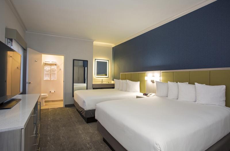 Santa Monica Hotel room with 2 Queen beds