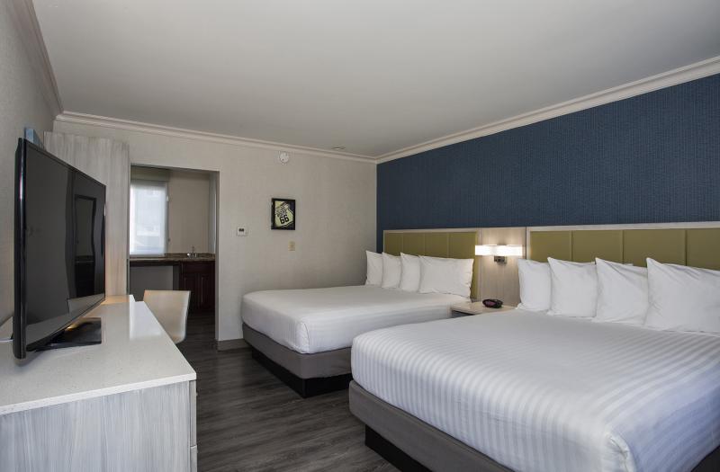 Santa Monica Hotel room with 2 Queen beds