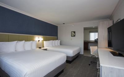 Santa Monica Hotel room with 2 Queen beds