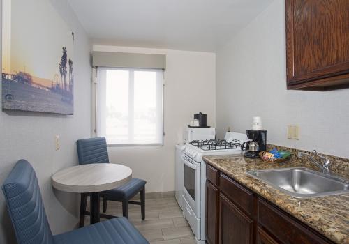 King kitchenette room